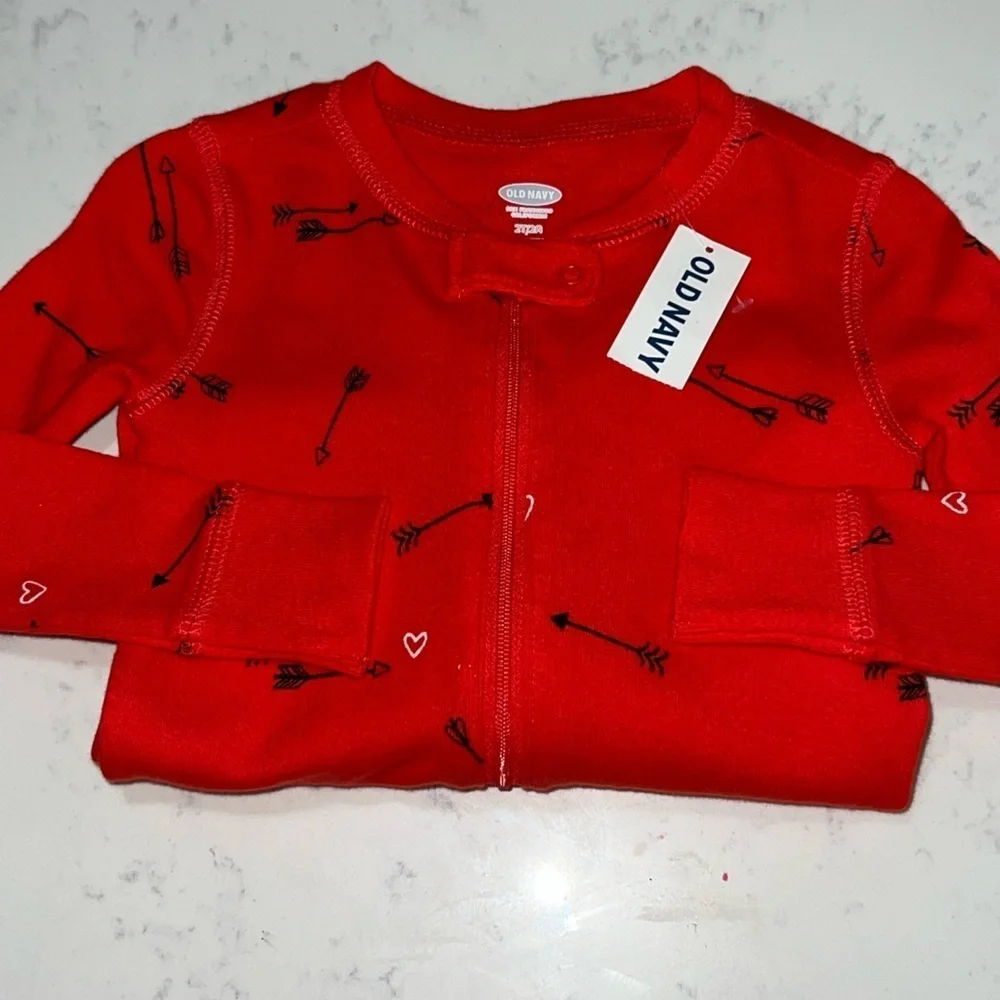 NWT✨ OLD NAVY ⭐️ Valentine’s Day onesie♥️ SIZE 2T